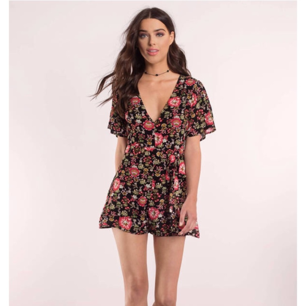black floral romper! Never been worn!